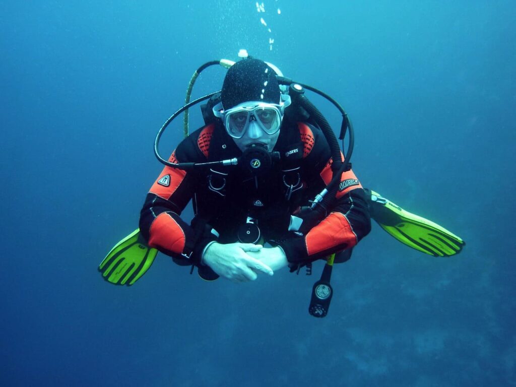 diving-spots-in-philippines (2) A scuba diver exploring vibrant coral reefs at one of the diving spots in the Philippines