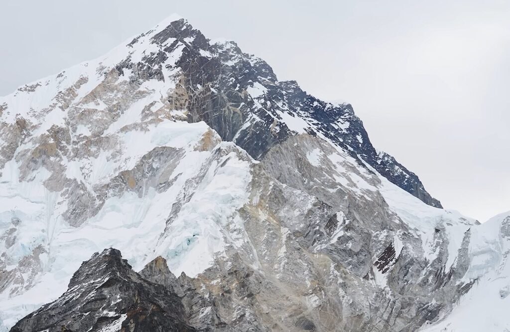 everest-mountains Everest Peak seen from distance
